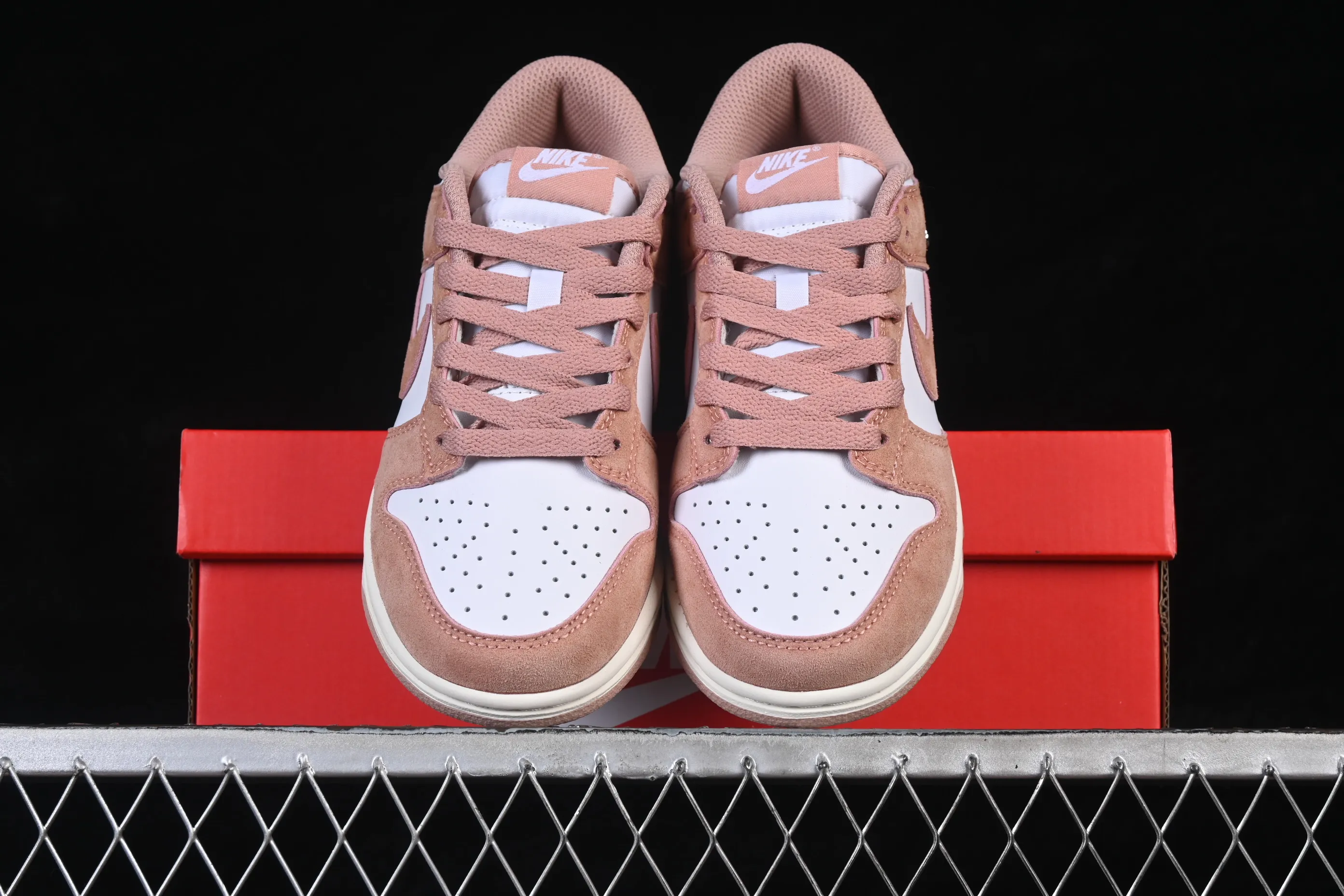 All categories Nk SB Dunk series Nk SB Dunk Low low-top sneakers X version Nike SB Dunk Low Year of the Horse pink and white low-top casual sneakers IB4417-102